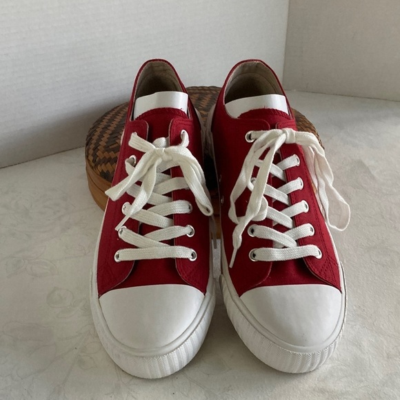 True Craft Shoes - True Craft Size 8.5, Red/White Trim, Woman’s Sneakers. EUC Like New.